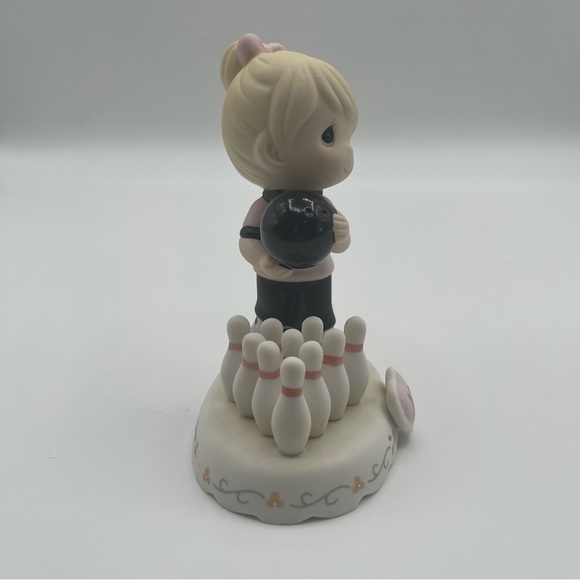 Growing In Grace
Blonde Age 10
Girl bowling
by Precious Moments - Picture 4 of 5